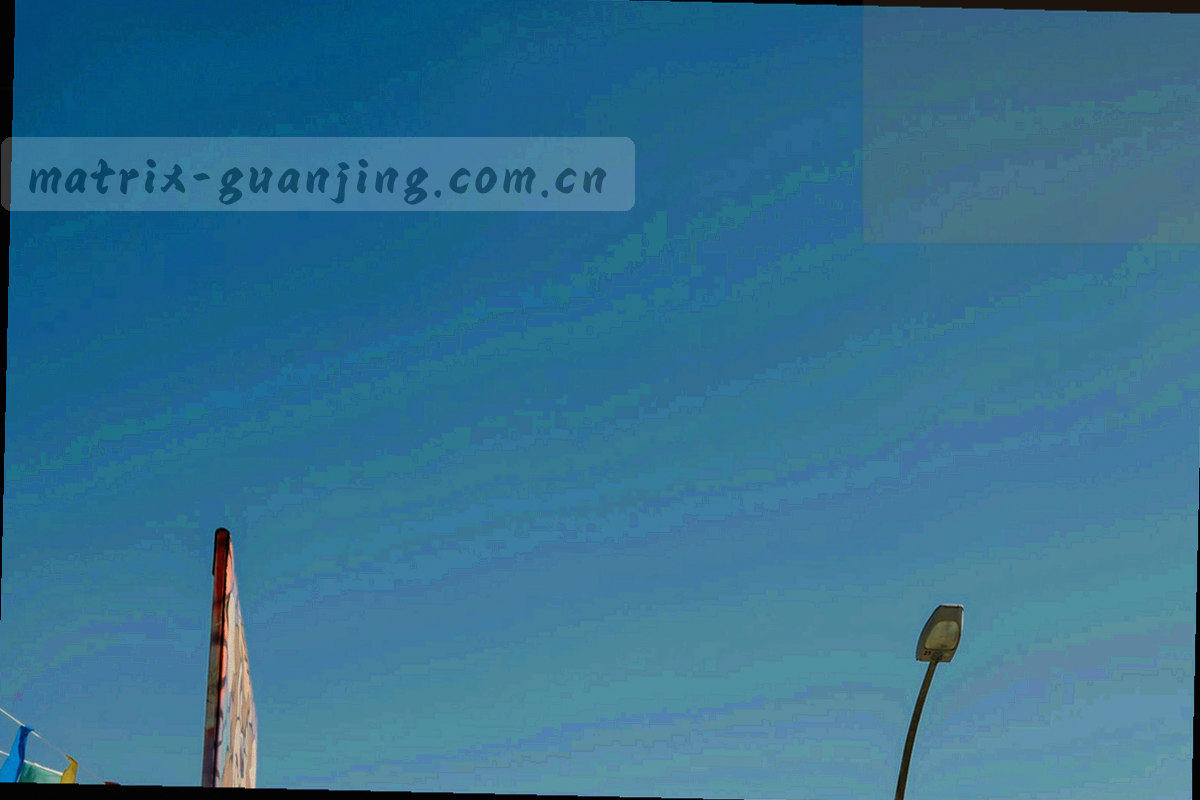 四个症状节点汇入同一条排查路径的抽象流程图，青色连线与橙色警示点交织在深空蓝背景上